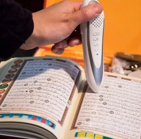 قلم قراءة القرآن من CMTS – قلم ذكي إسلامي إلكتروني 8GB | تلاوة كلمة بكلمة مع قراء ولغات متعددة